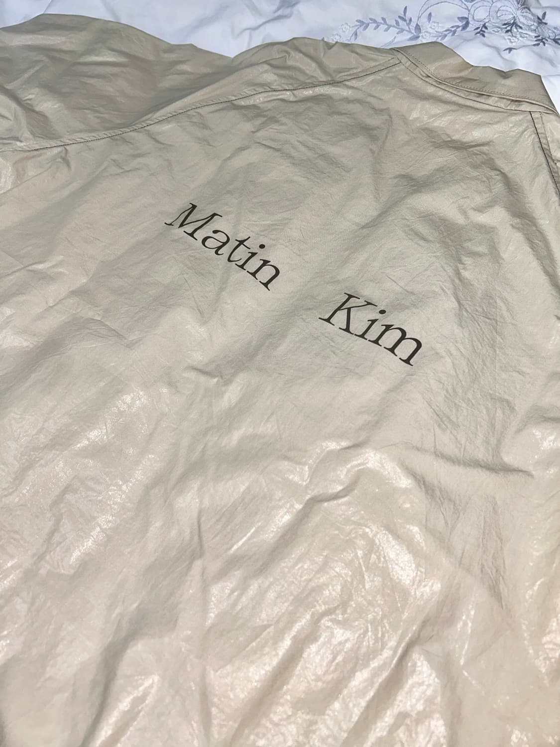 마뗑킴 로고 코팅 점퍼 베이지  상품이미지3