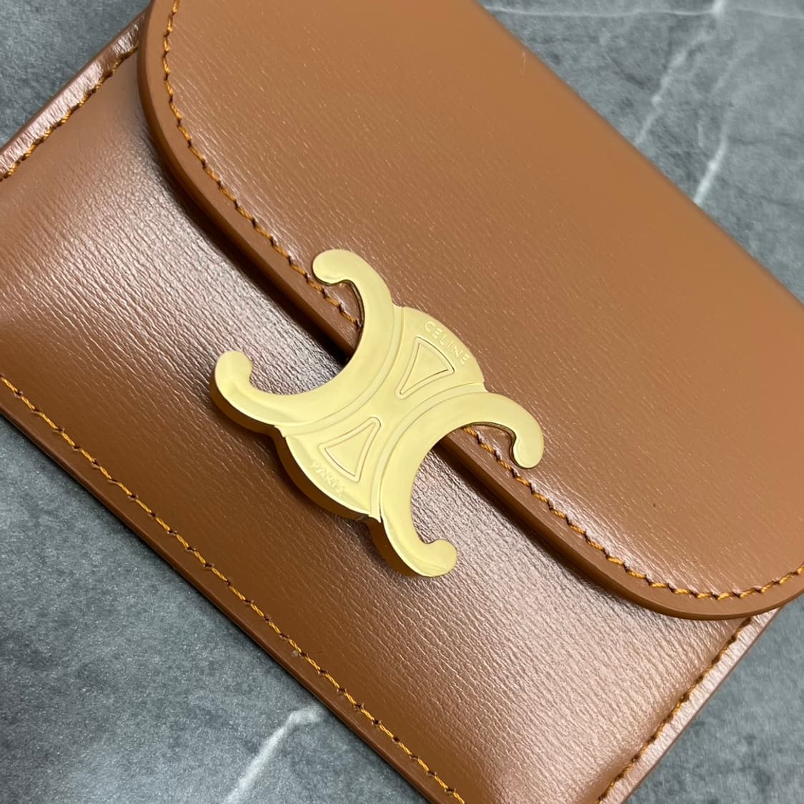 플랩 트리옹프 카드 지갑 - 샤이니 카프스킨(브론즈)
 상품이미지5