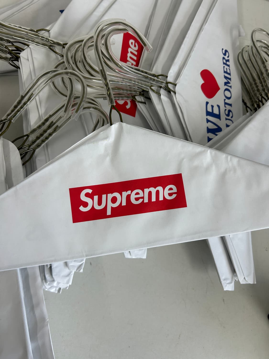 슈프림 옷걸이 2개 8천원 상품이미지1