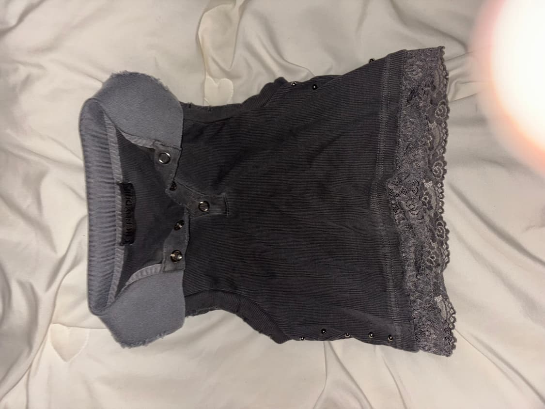 체리퀴리 stud lace pk top - charcoal 장원영 착용 상품이미지5