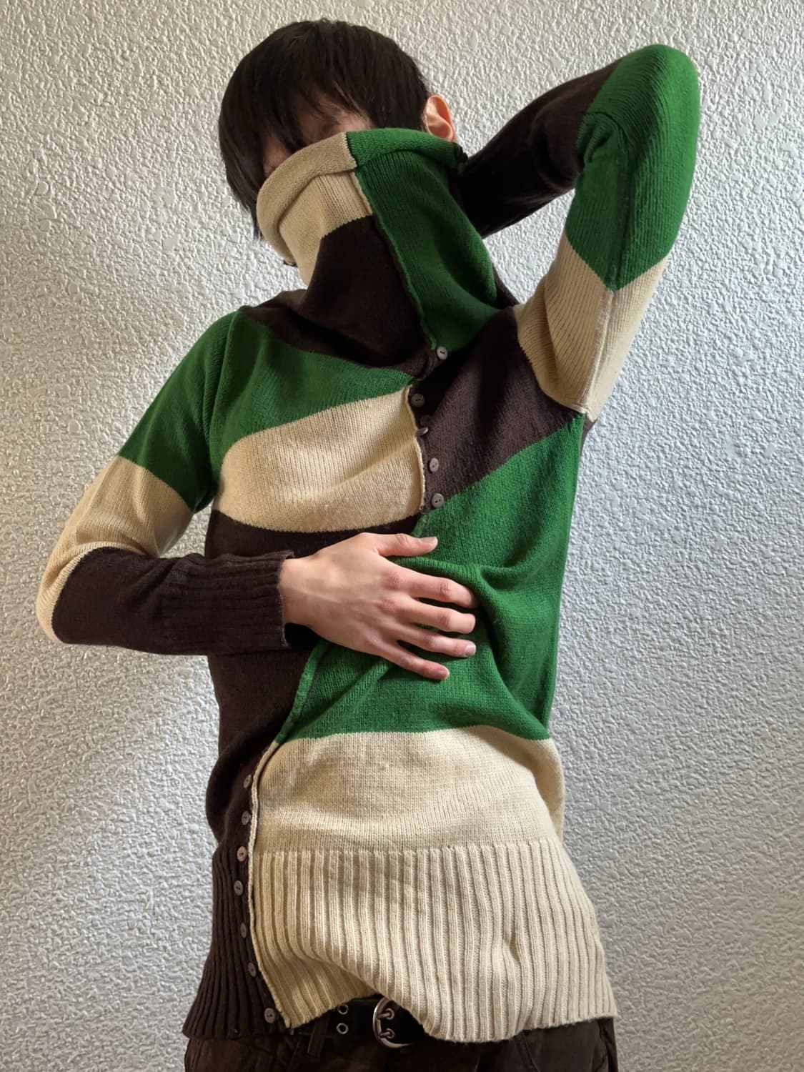 커브드 라인 패치워크 하이넥 니트 상품이미지3