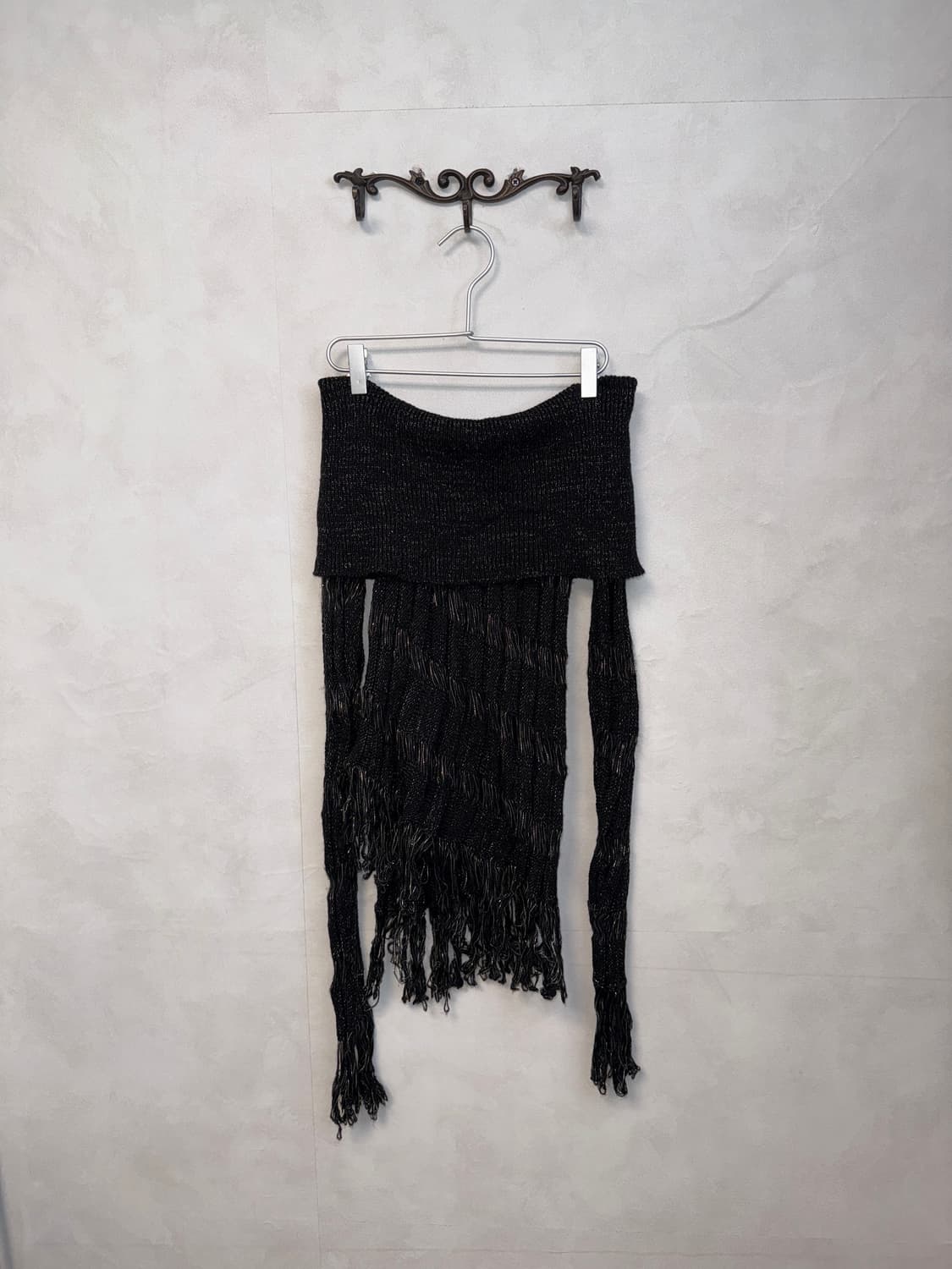 Black gold grunge unbalance 오프숄더 니트 상품이미지4