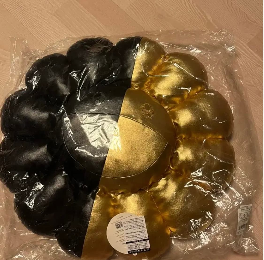 무라카미 다카시 Gold/Black 플라워 쿠션 60cm 상품이미지1