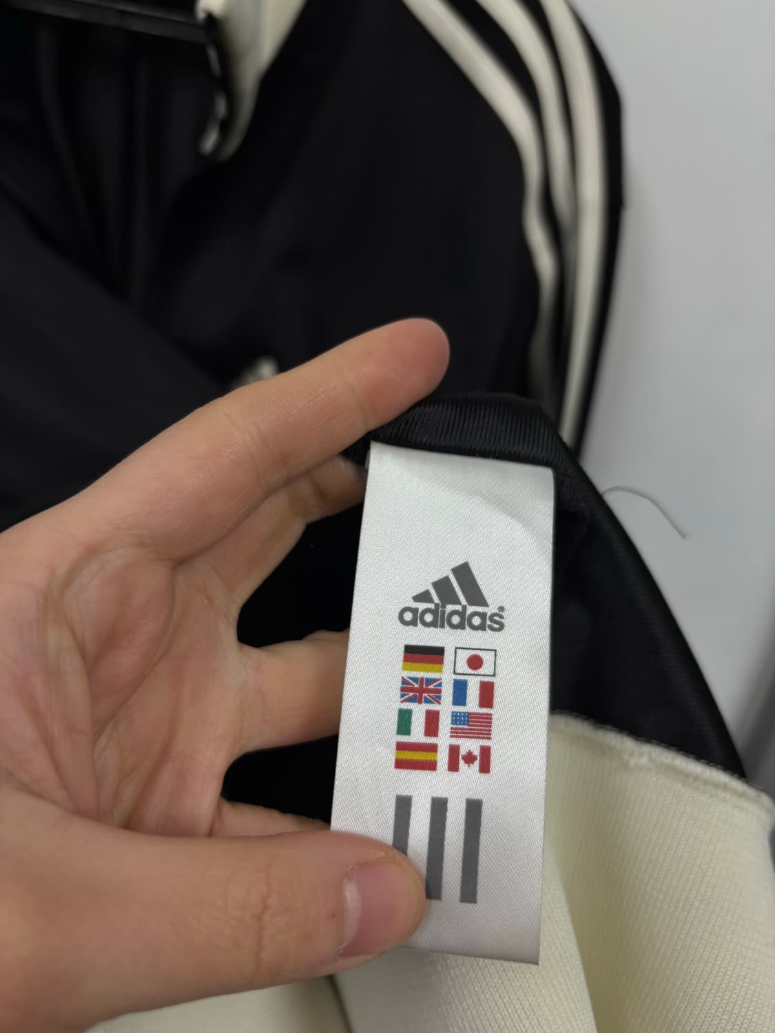 검흰 아디다스  트랙탑 상품이미지6