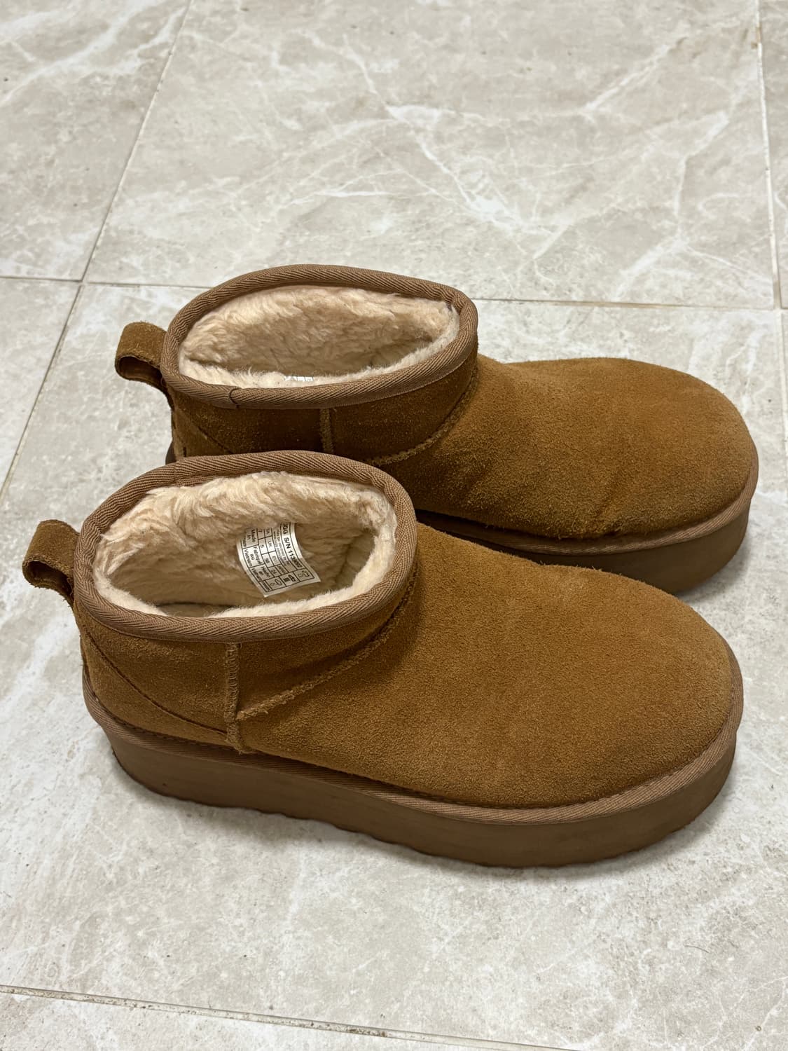 어그 플랫폼 울트라미니 240 상품이미지1