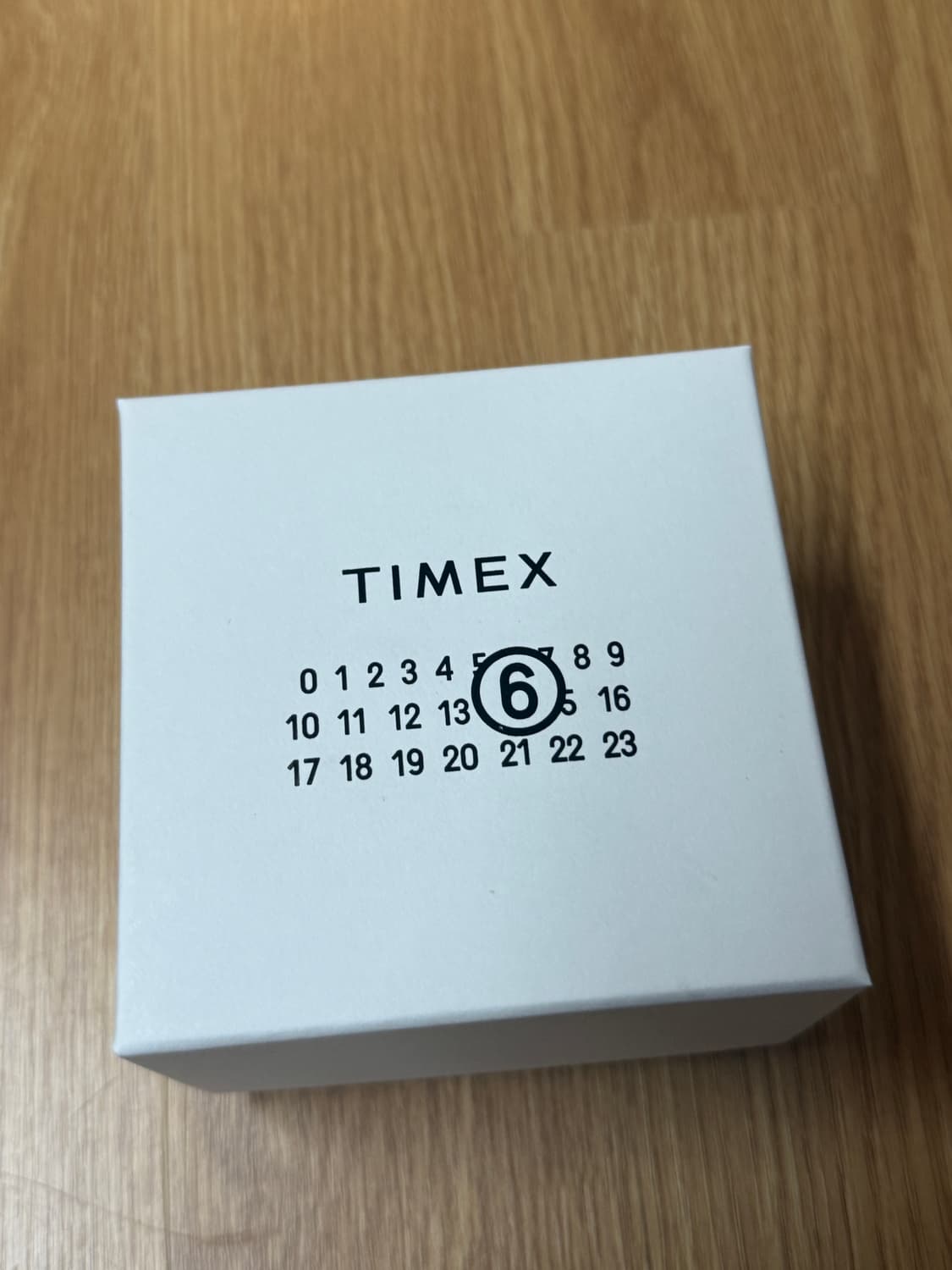 MM6 X 타이맥스 금장 디지털 시계 상품이미지2