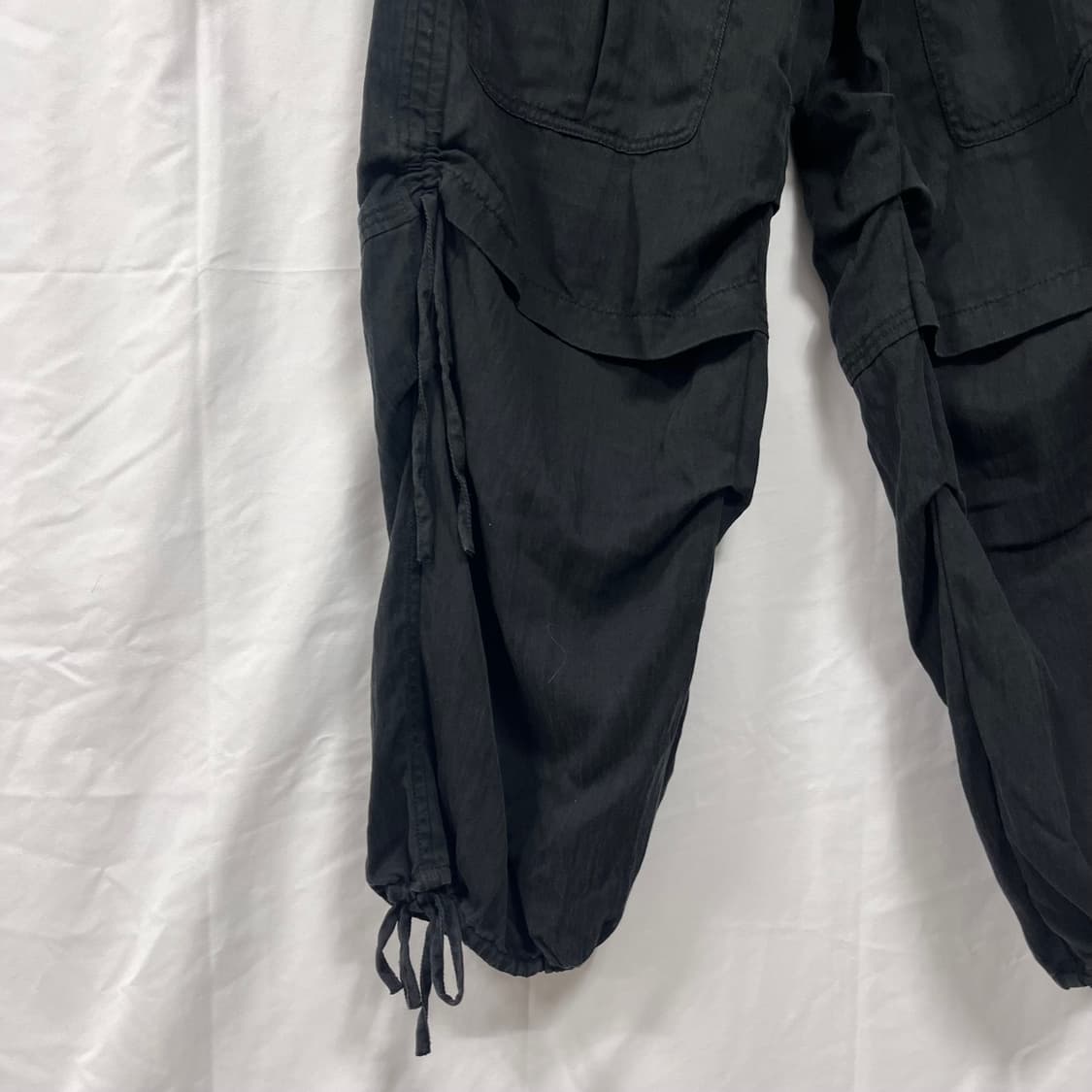 24FW 마뗑킴 멀티 포켓 셔링 카고 팬츠 상품이미지4