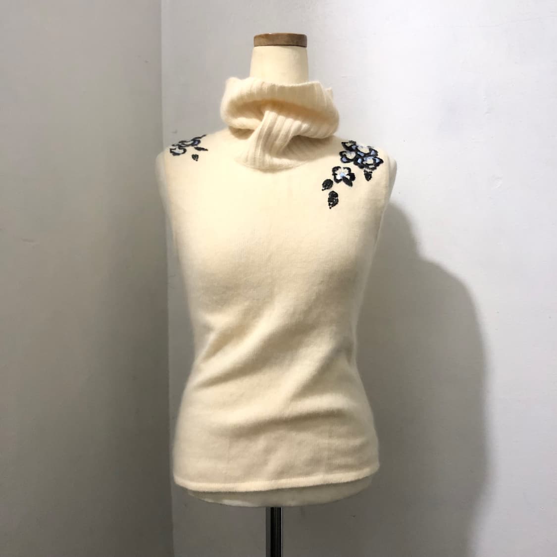 일본빈티지 sunauna 아이보리 플라워 자수 목폴라 니트 베스트 상품이미지1