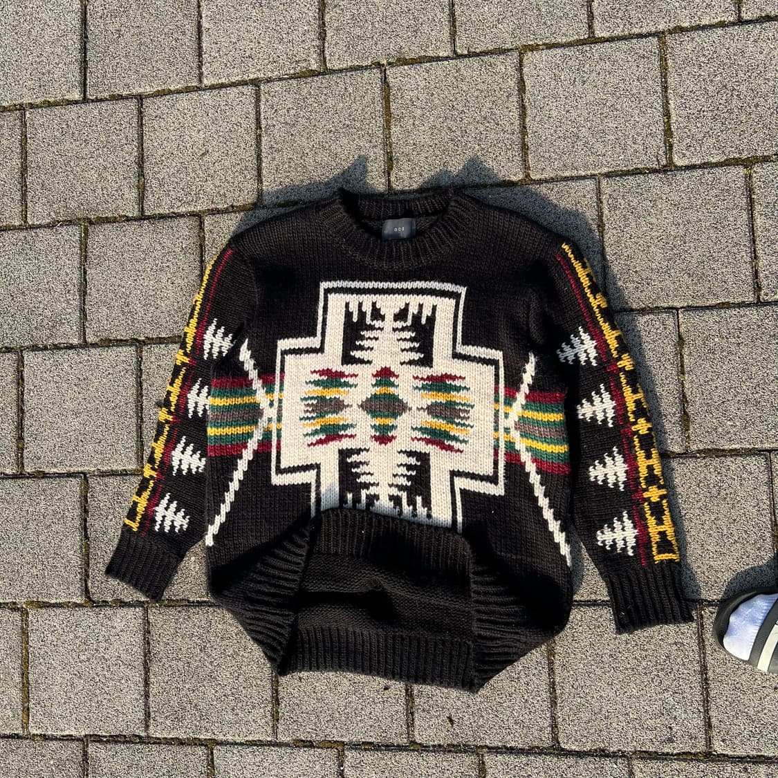 Sweater with Native American patterns 상품이미지1