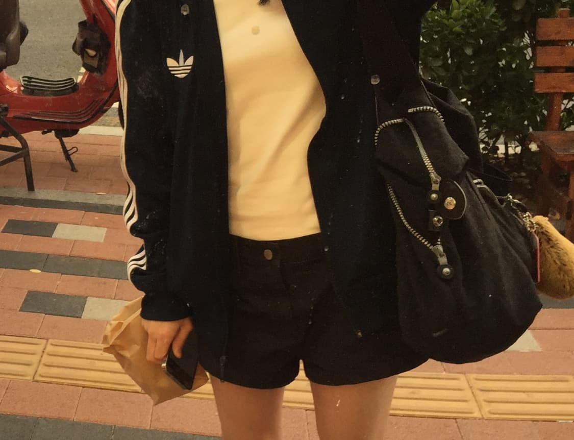 키플링 보부상 숄더백 블랙 (착샷) 상품이미지9