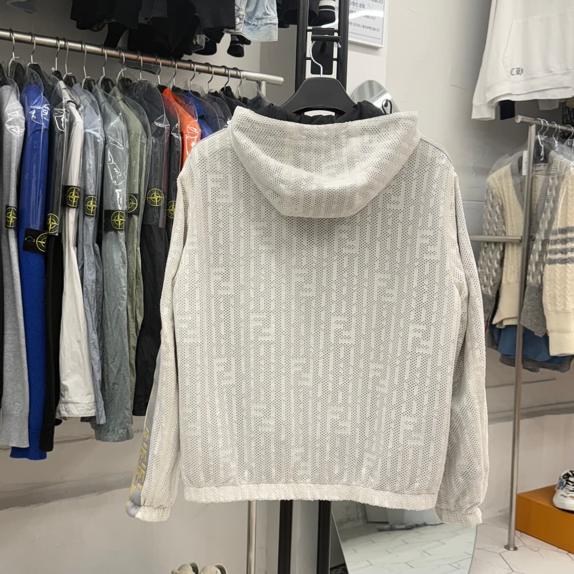 [48] 펜디 사이드로고 리버서블 바람막이 상품이미지2