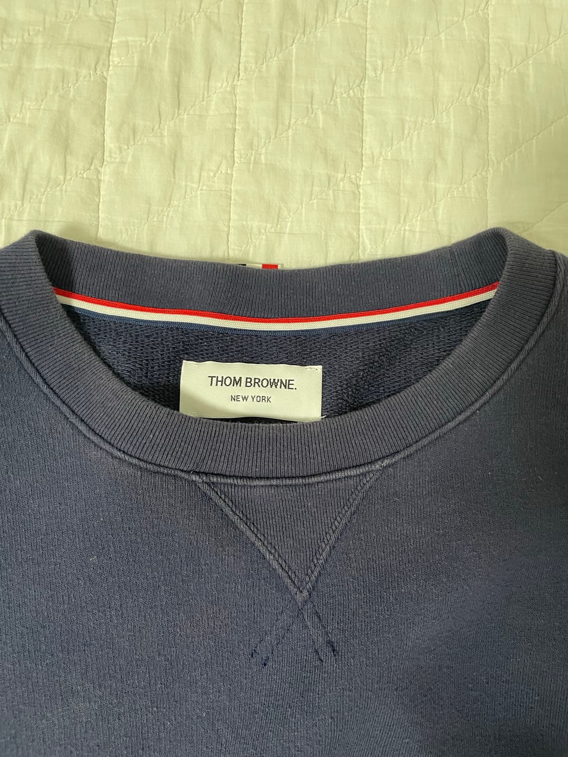 톰브라운 사선완장 네이비 맨투맨 2사이즈 상품이미지3