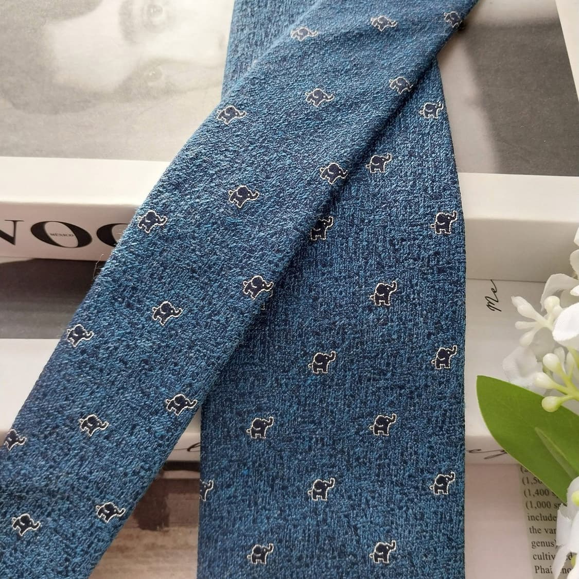 듀퐁 실크 딥블루 코끼리 모티브 넥타이 8cm A+등급 K1607
 상품이미지2