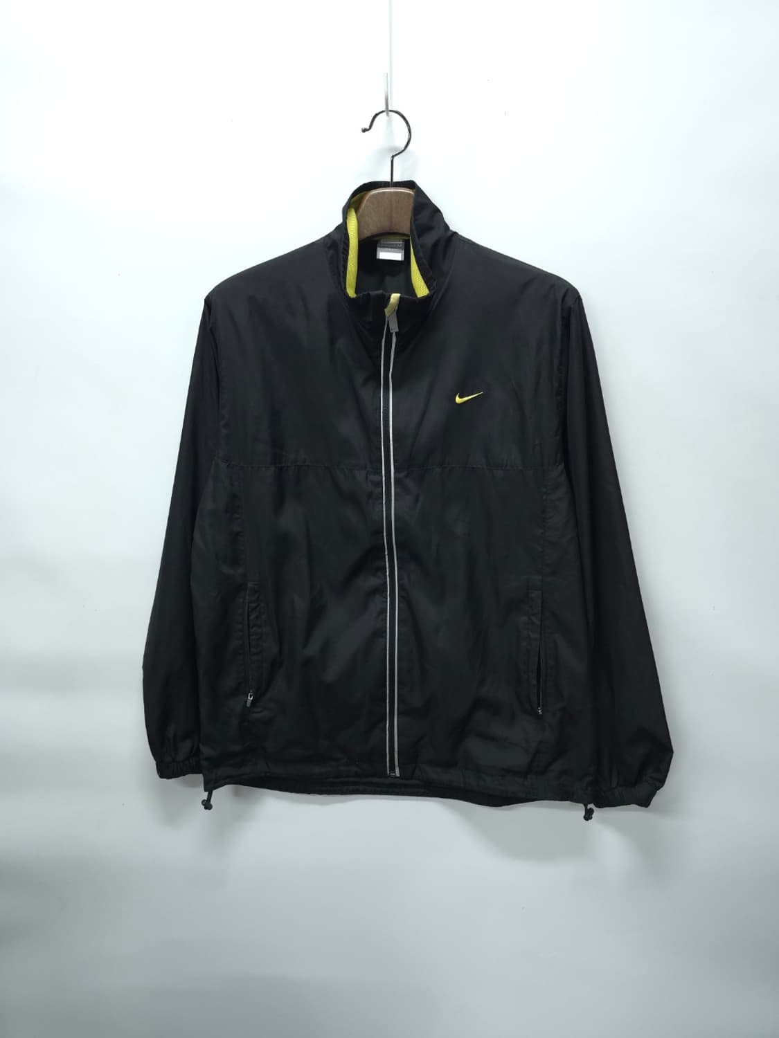 [나이키] 블랙 & 옐로우 배색 바람막이 (L사이즈/100) 상품이미지1