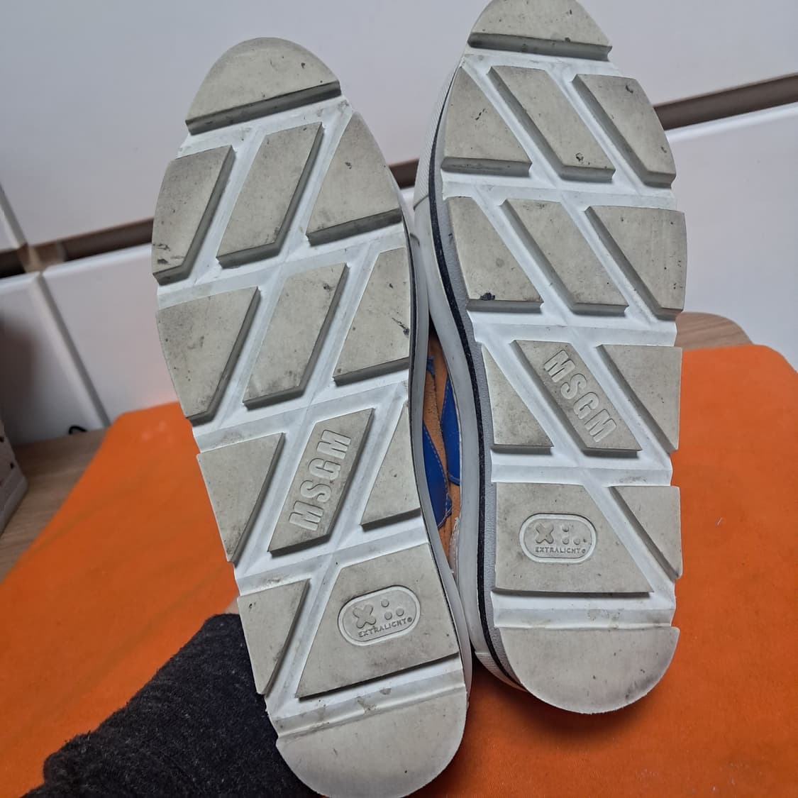 MSGM 오렌지 블루 스니커즈 35 상품이미지4