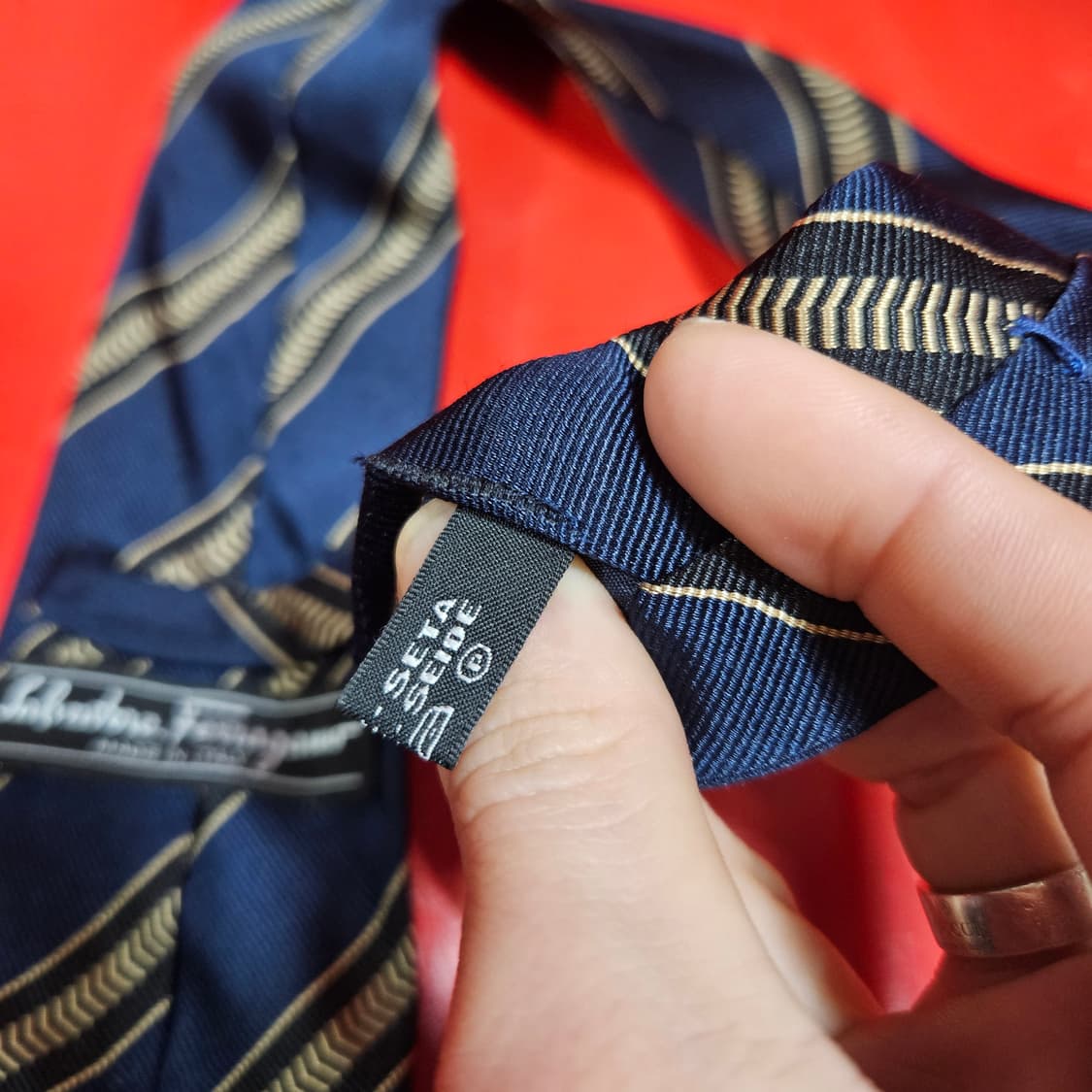 살바토레 페라기모 네이비 스트라이프 넥타이 상품이미지7