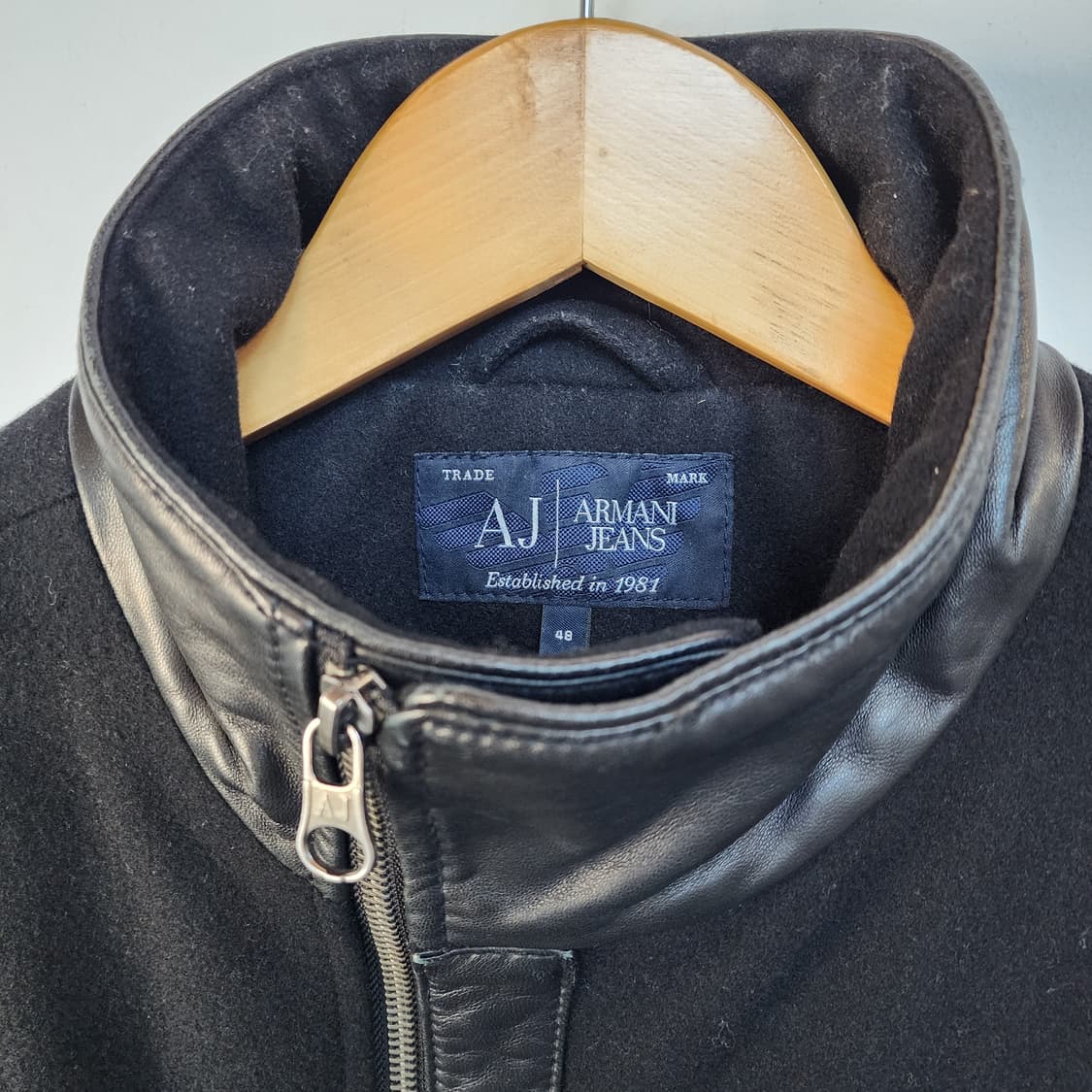 알마니 블랙 가죽 소매 포인트 자켓 상품이미지2