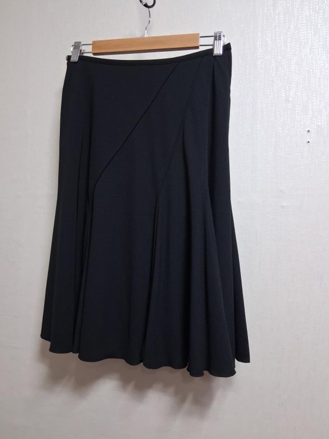 EMMA AMES 블랙 미디 머메이드스커트 26
원산지 일본 상품이미지2