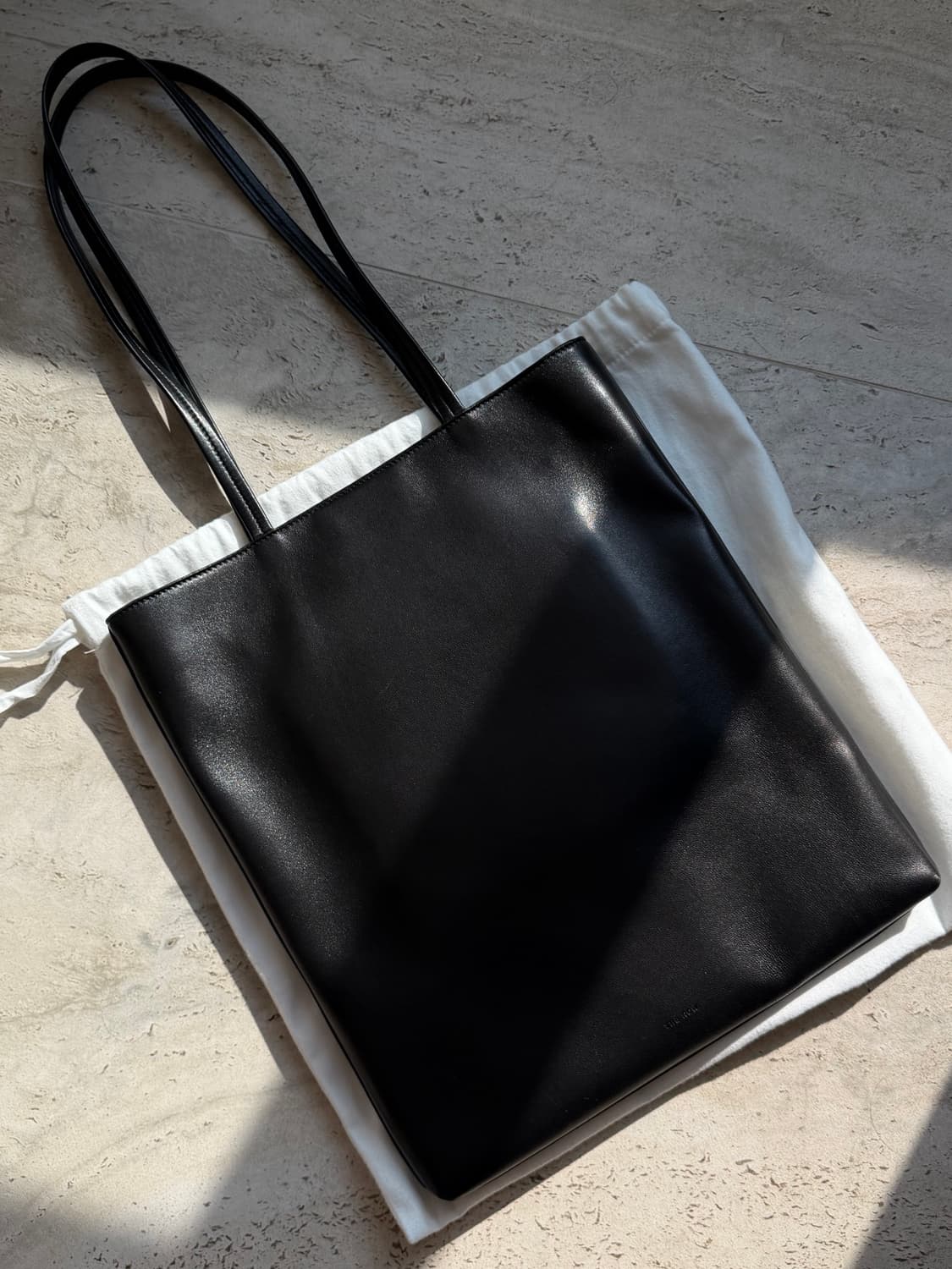THE ROW   Flat Tote in leather 상품이미지2