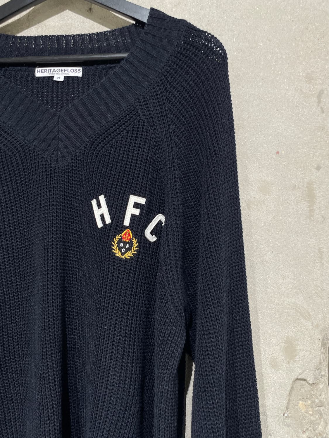 헤리티지플로스 블랙 펠트 린넨 V넥 스웨터 상품이미지3