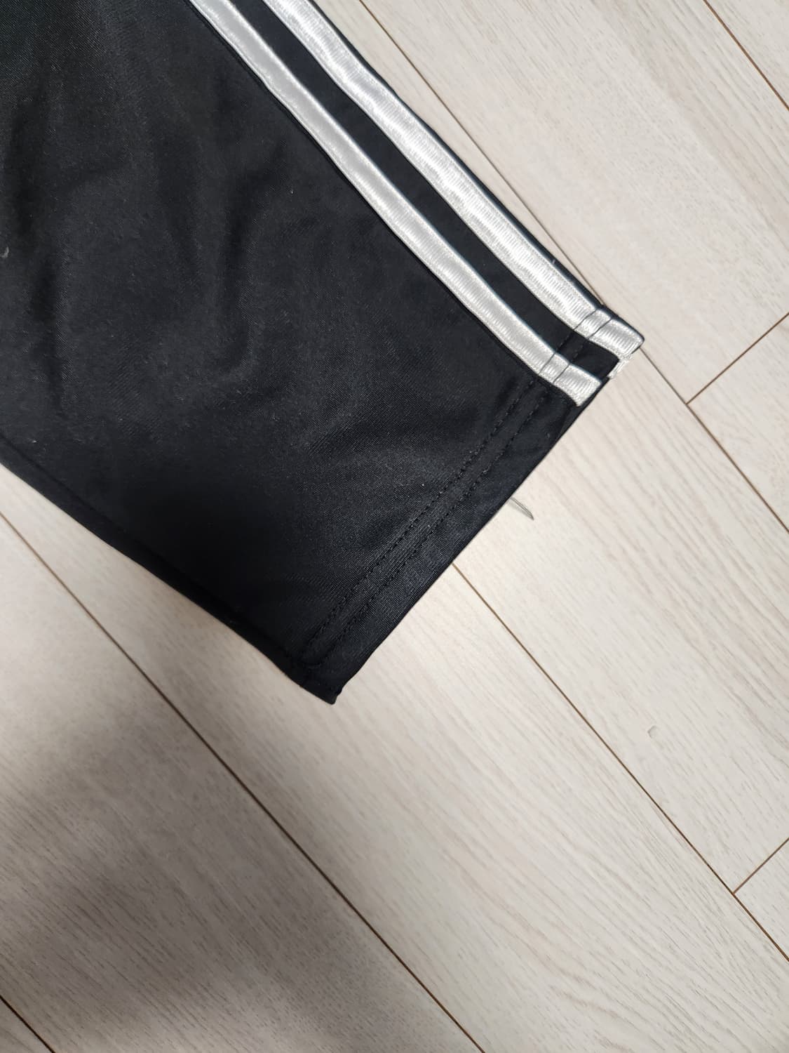 아디다스 레귤러핏 기모 트레이닝 트랙 팬츠(새상품급)

아디다스 로고하고 상품이미지2