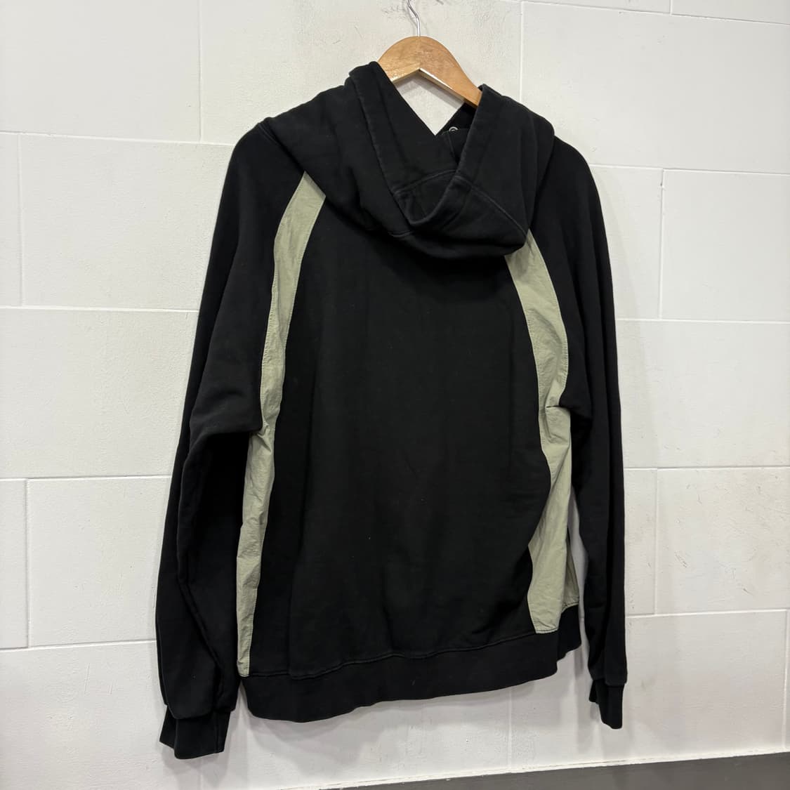 꼼파뇨 후드티 상품이미지3