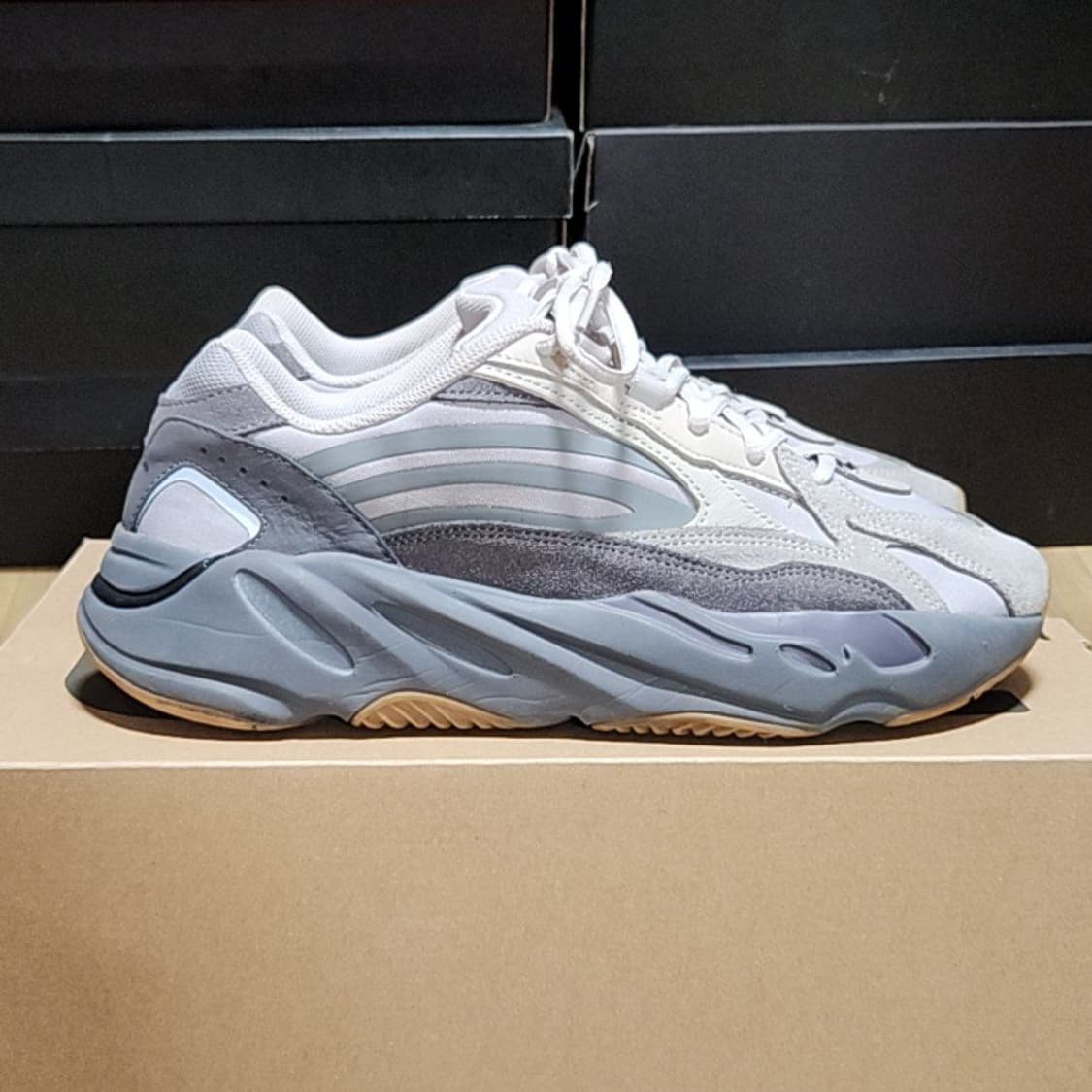 아디다스 275 이지 부스트 700 테프라 상품이미지3