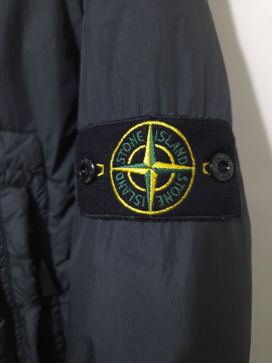 [새상품급] 스톤아일랜드 크링클랩스 패딩 자켓 L Size 상품이미지3