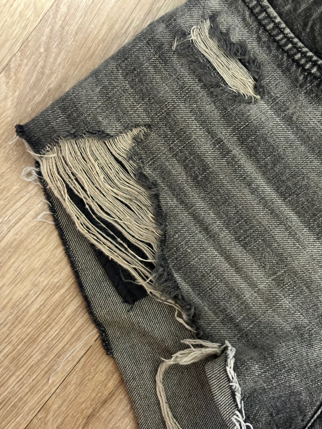 DESTROYED GRAY DENIM SHORTS 상품이미지5