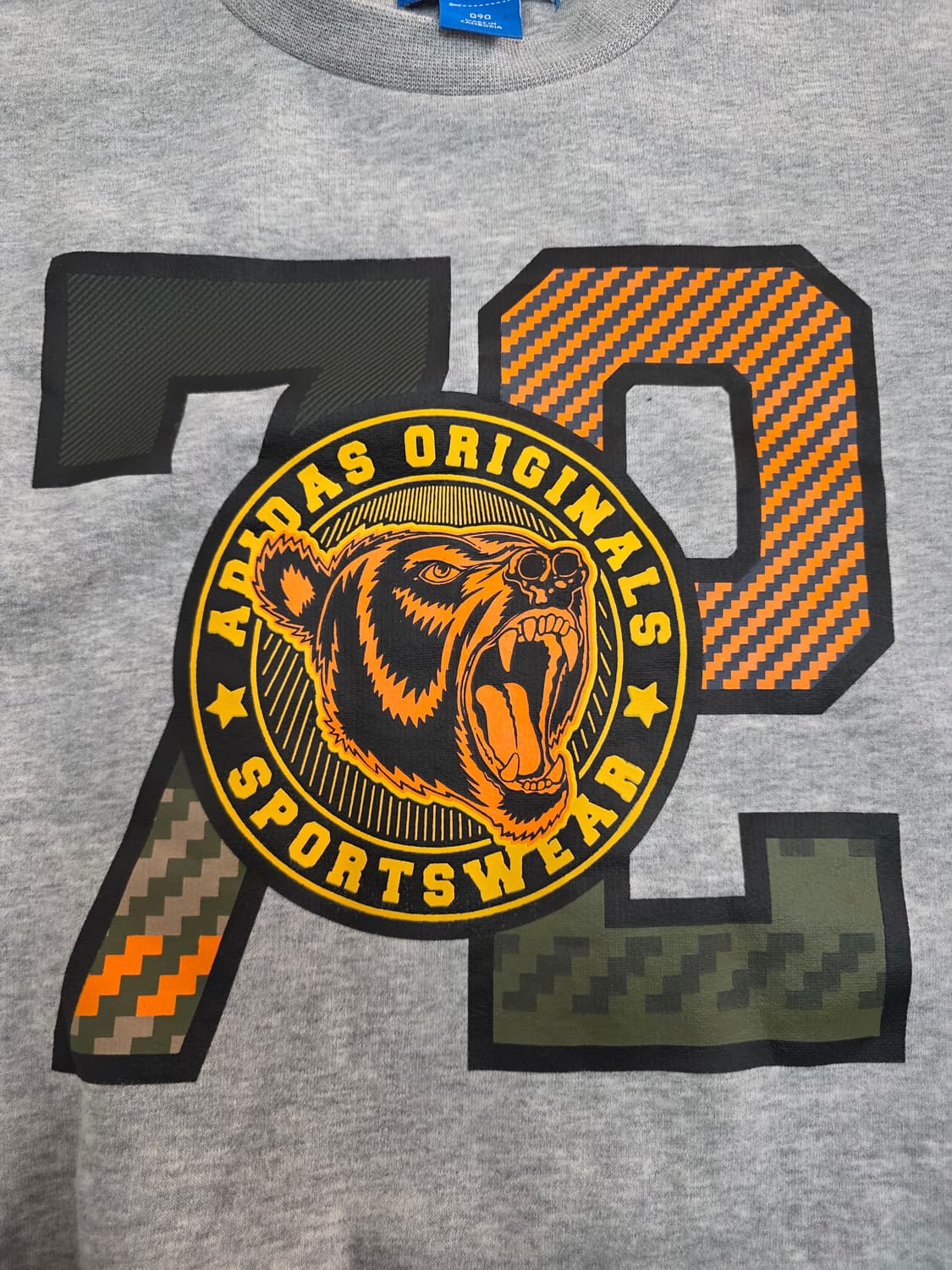 아디다스 타이거 프린팅 기모 맨투맨 상품이미지3