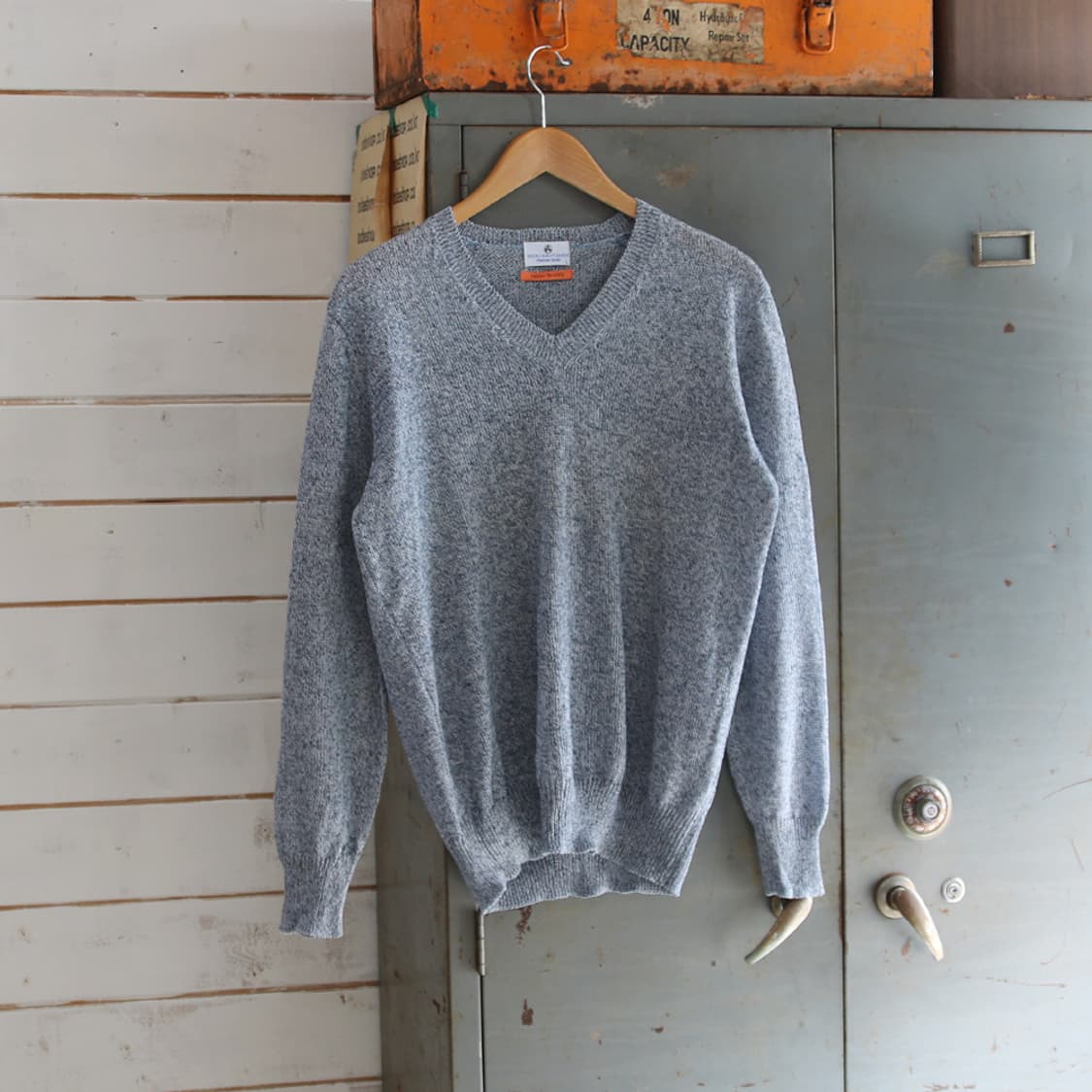 (착용컷) MIERU 썸머 브이넥 니트 (남성용 100) 상품이미지1