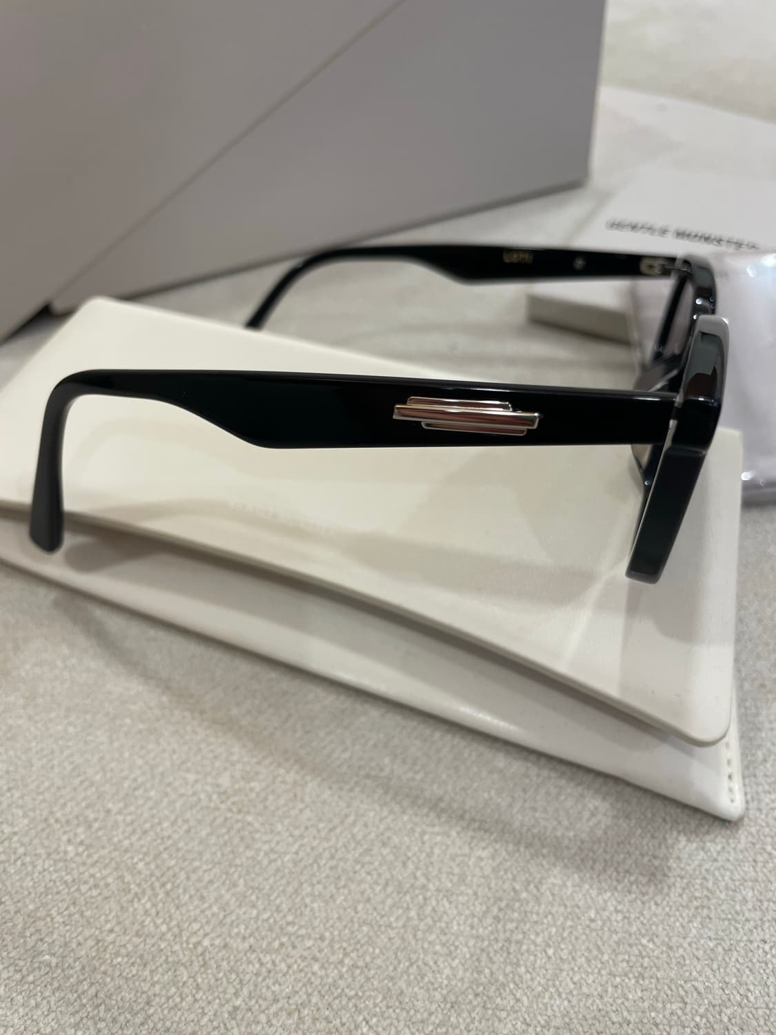 젠틀몬스터 LOTI 로티 01 블랙 선글라스 상품이미지5