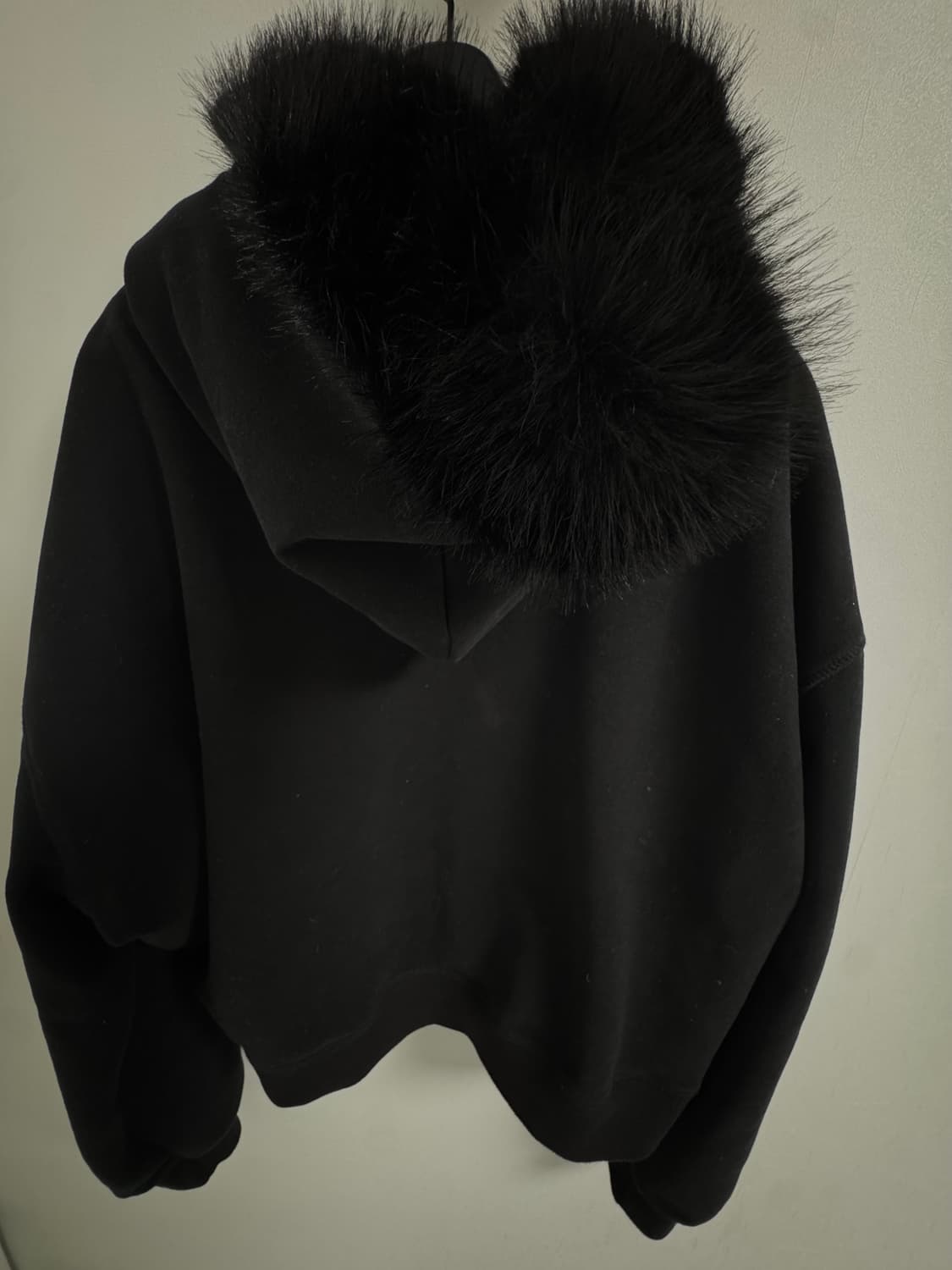 604 service STUDDED FAUX FUR HOODIE 상품이미지3