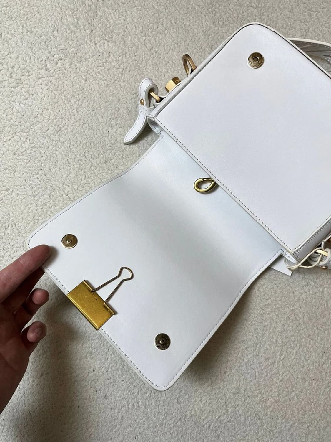 오프화이트 바인더 클립 화이트 가죽 숄더백 A1870 상품이미지9