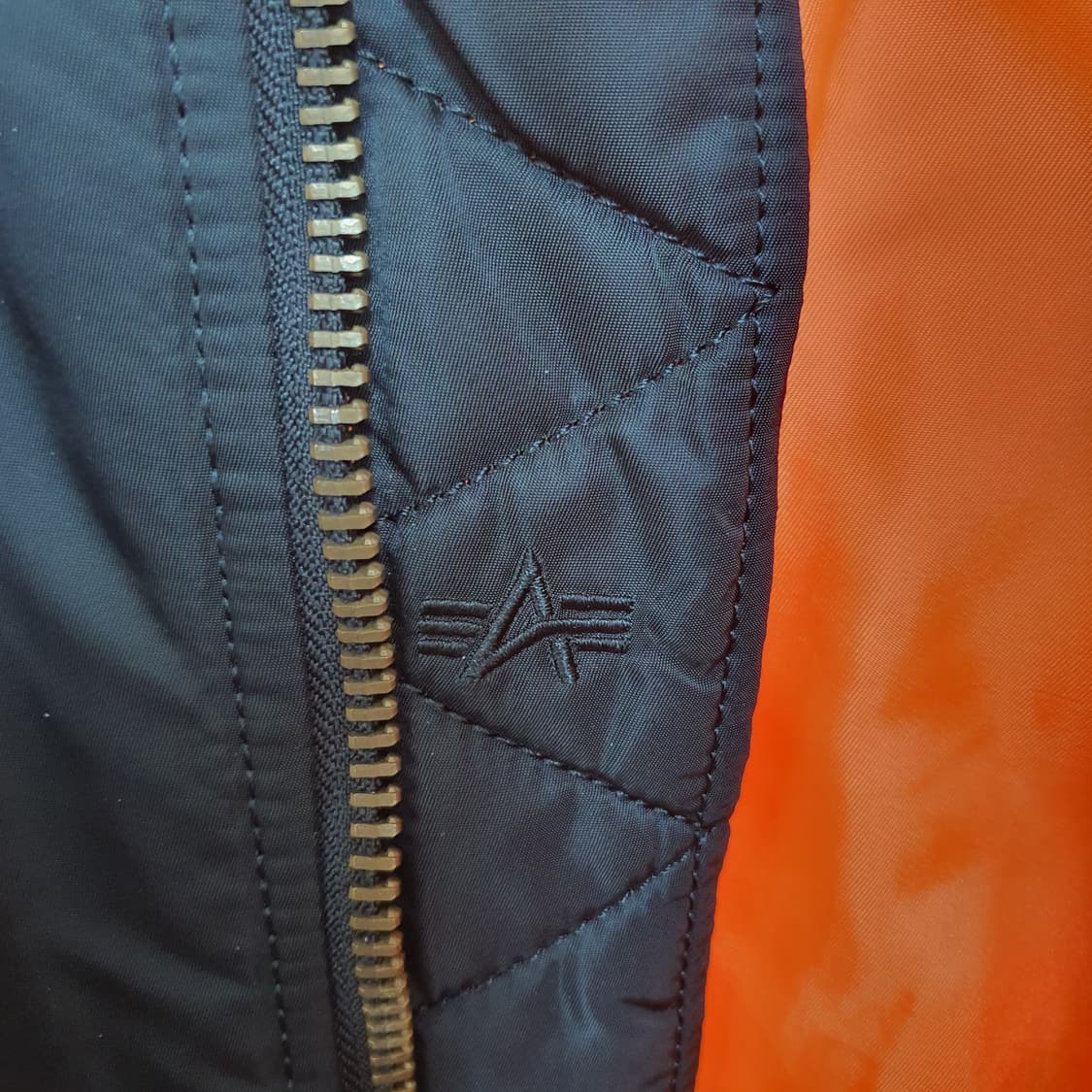 알파인더스트리 ma-1 블랙 자켓 판매합니다  상품이미지3