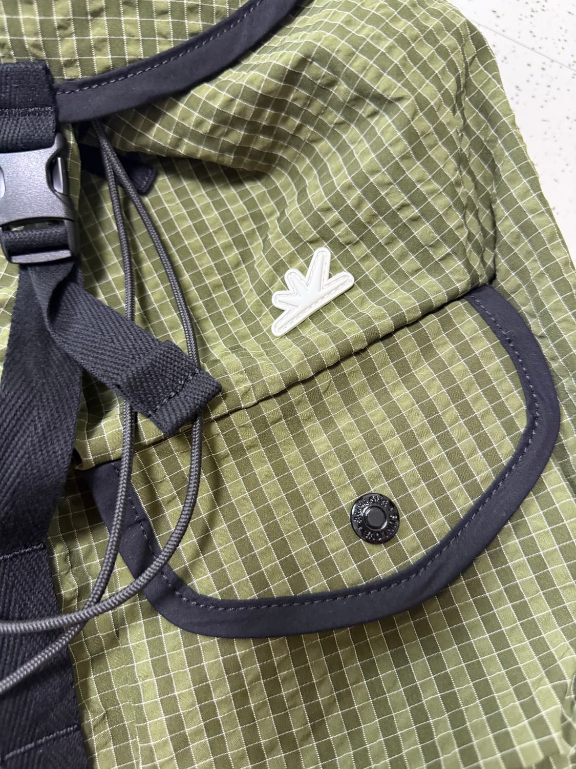 썬러브 Explorer Daypack Olive Grid 백팩 상품이미지4