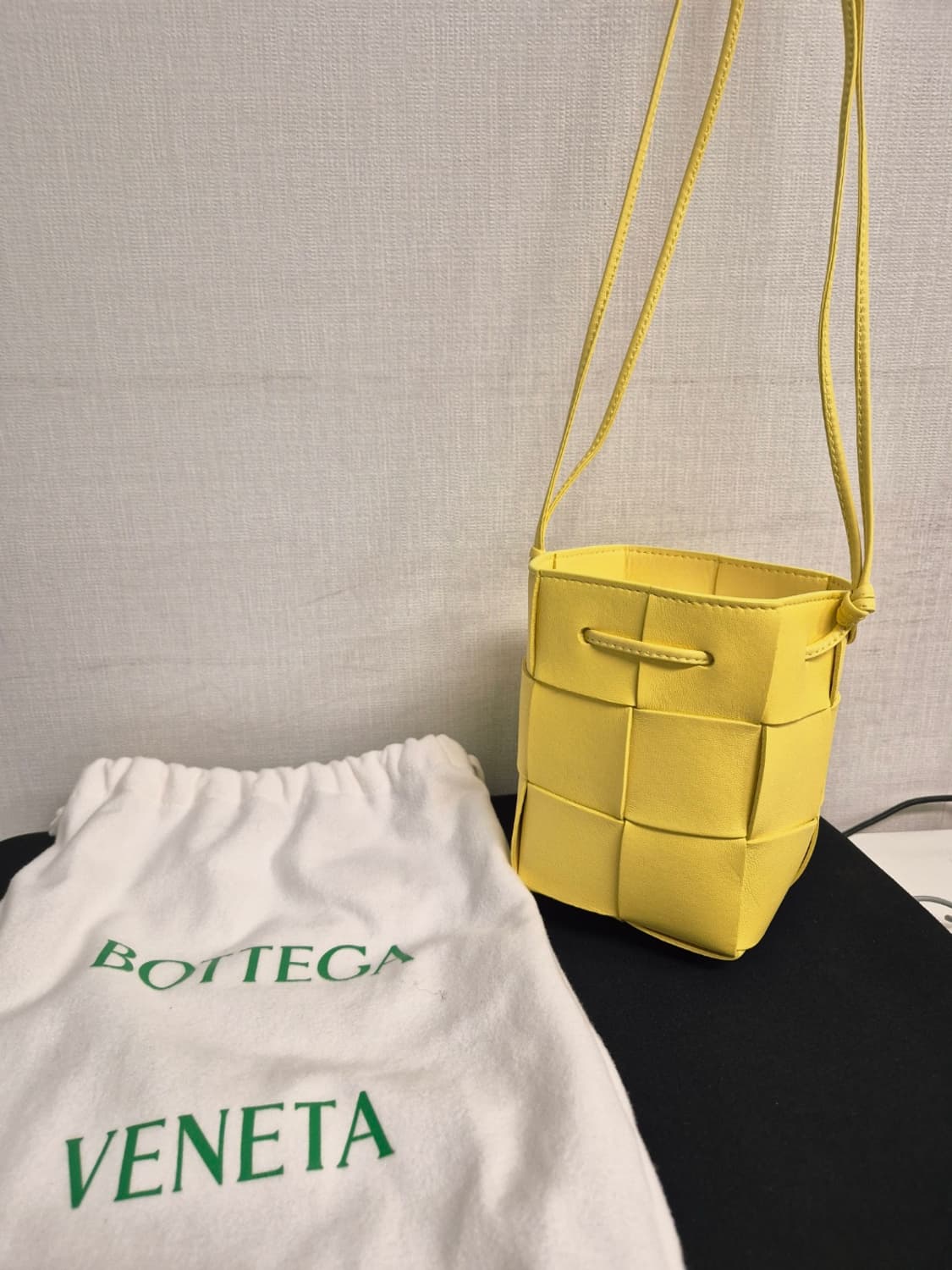 (새상품급)보테가베네타 카세트 버킷백 상품이미지3