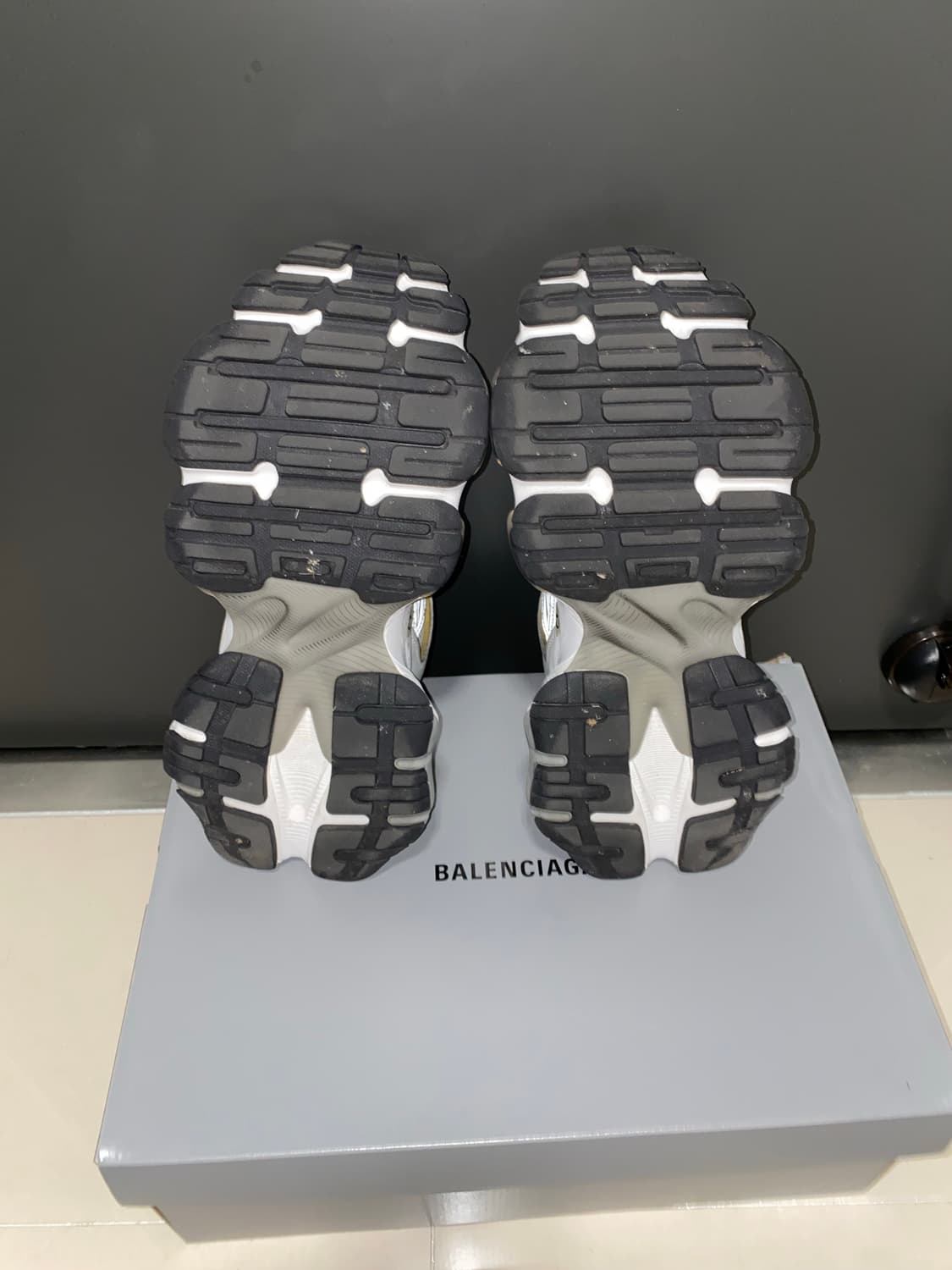 42) 발렌시아가 카고스니커즈 화이트 그레이 상품이미지4