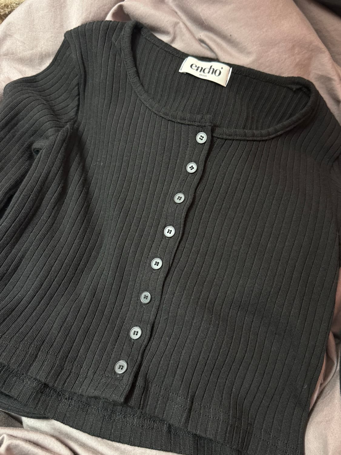 이즈이즈 핀 크롭 가디건 블랙 상품이미지3