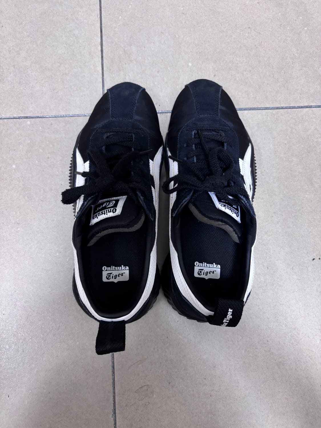 오니츠카 타이거 블랙 스니커즈 상품이미지2