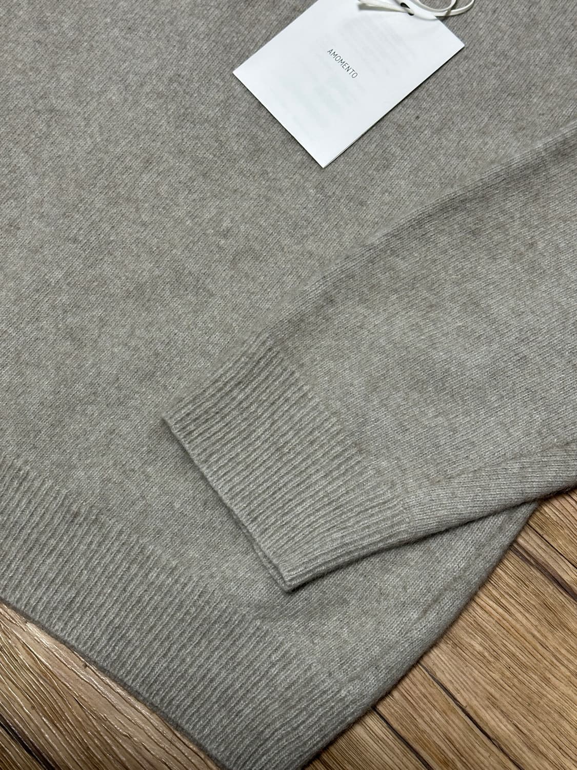 아모멘토 라쿤 브이넥 니트 베이지 M사이즈 판매 상품이미지5