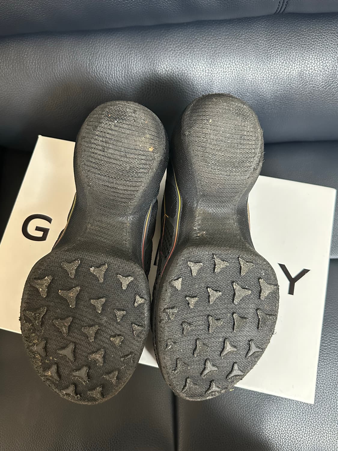 지방시 tk360 블랙 옐로우 41 사이즈 상품이미지5