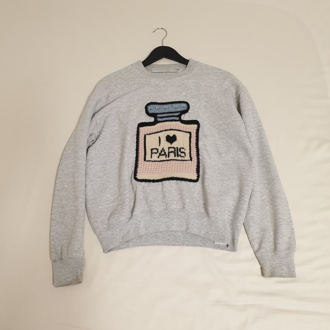 미카엘라버거 향수병 니트 스웻 상품이미지2