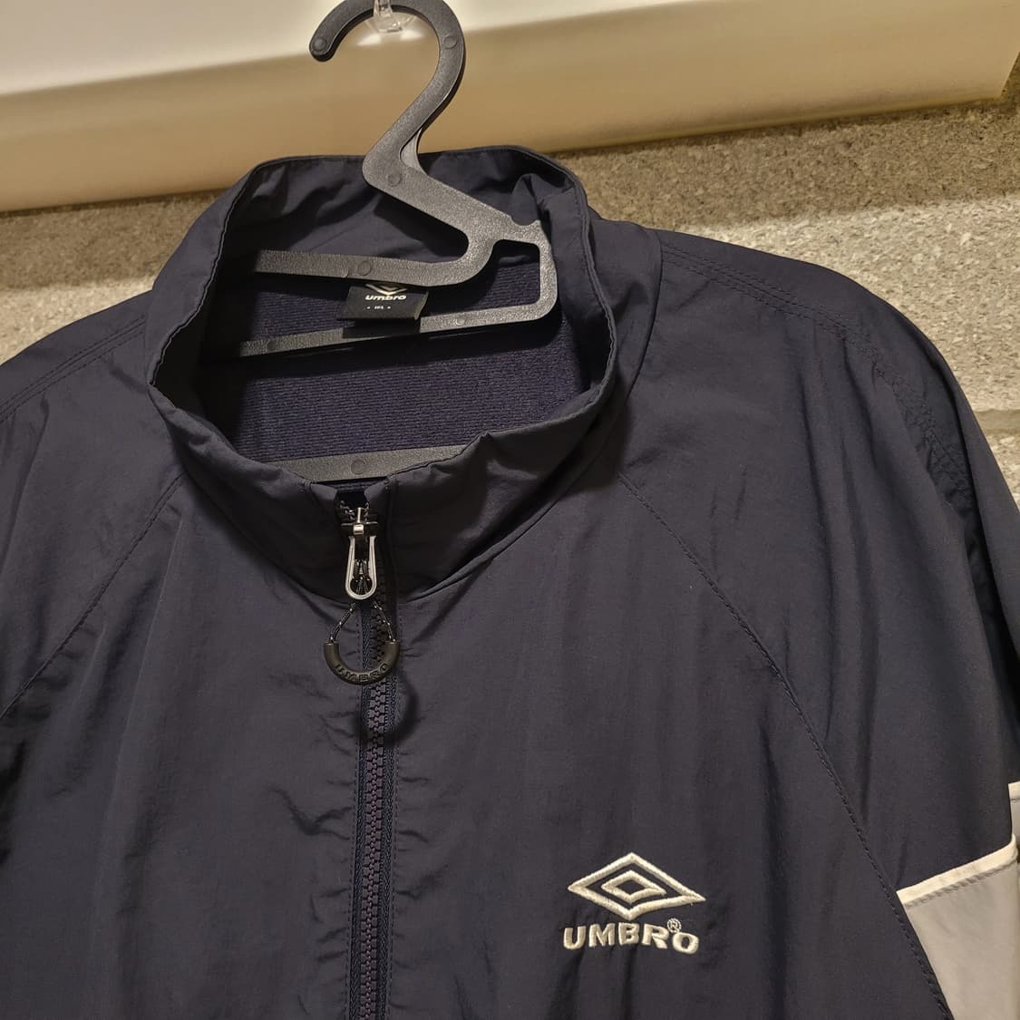 엄브로 백로고 바람막이 105 상품이미지5