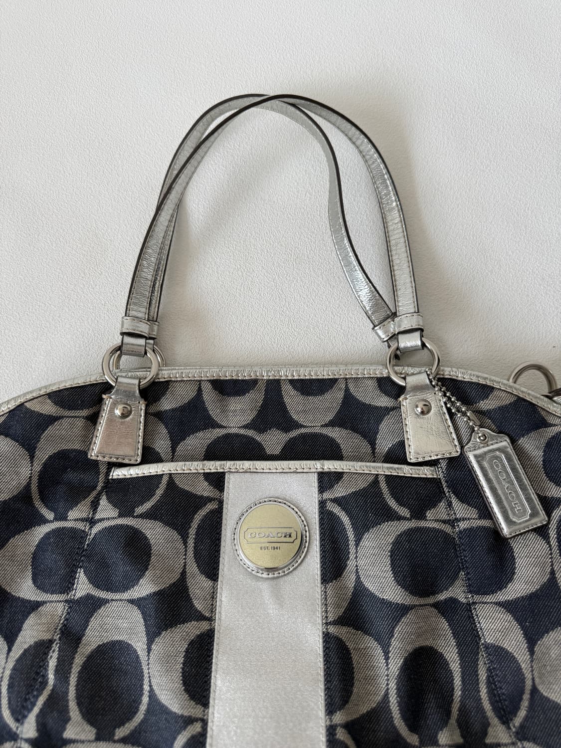 코치(COACH) 모노그램 데님 토트백(크로스 가능) 상품이미지2