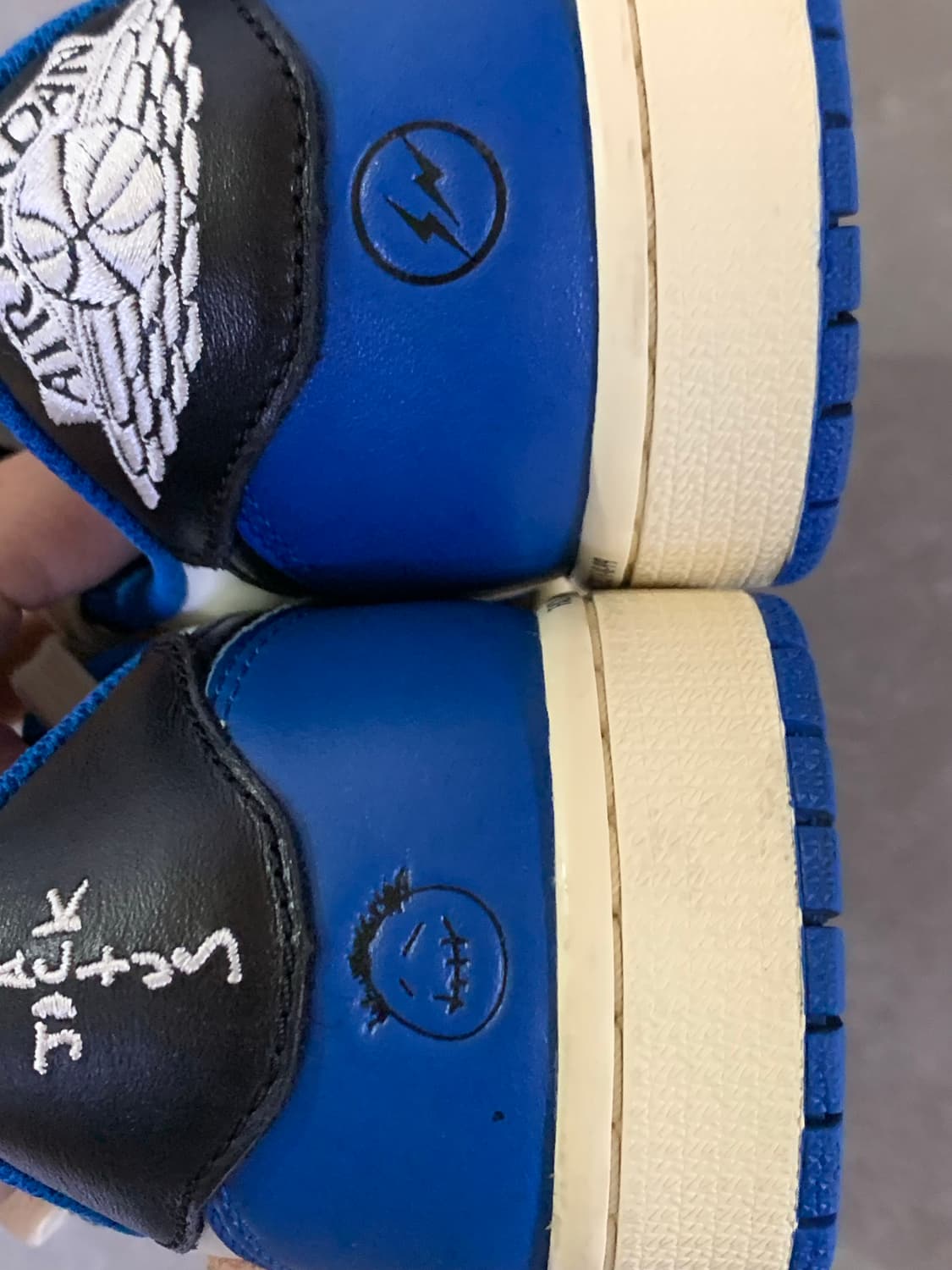 [260]트래비스 스캇 x 프라그먼트 레트로 로우 OG 판매합니다 상품이미지5