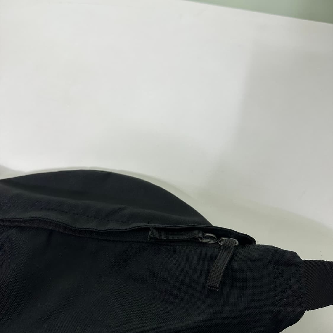 OS 나이키 블랙 힙색 상품이미지3