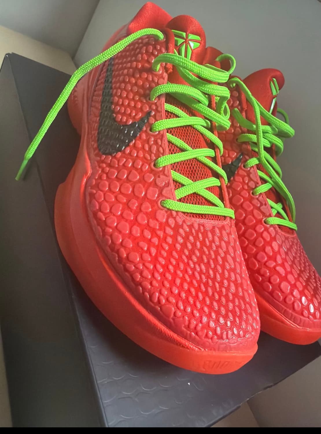 코비6 리버스 그린치 상품이미지3