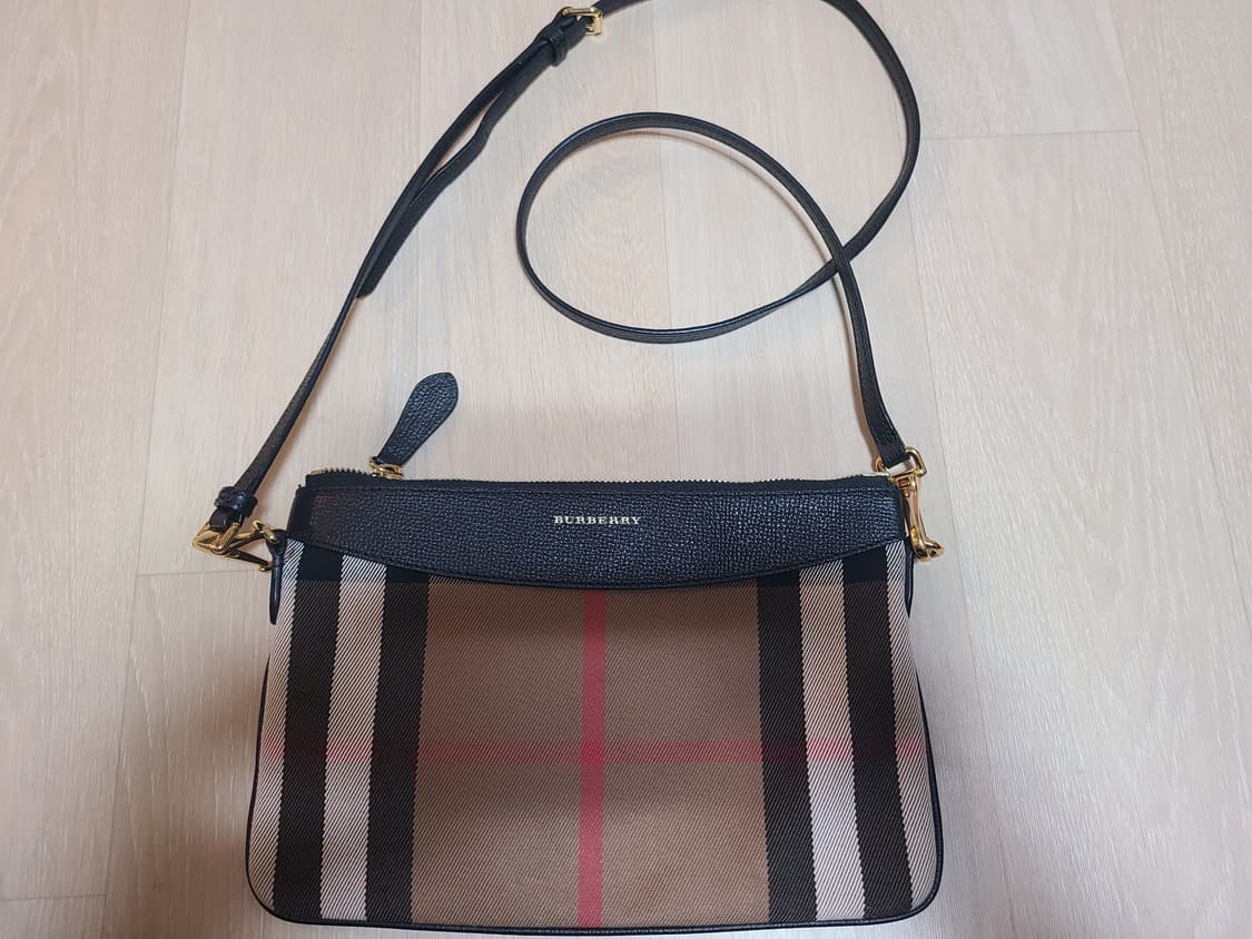 버버리 뉴페이톤 크로스백 상품이미지1