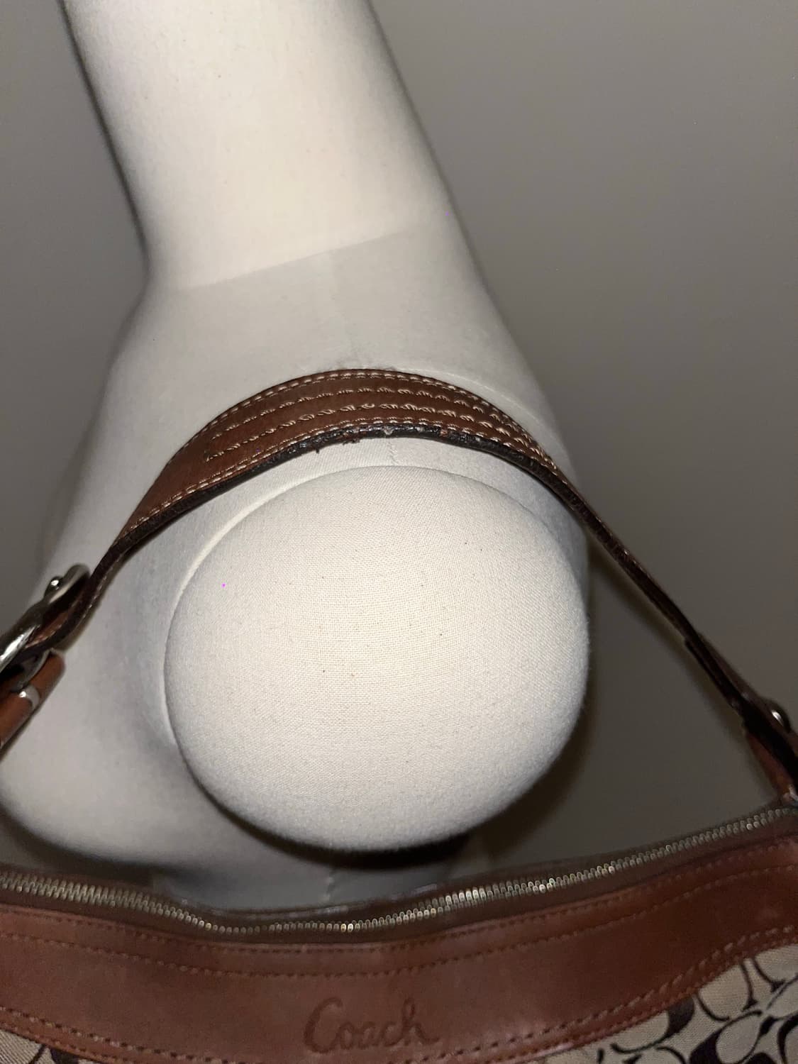 Coach Beige Half Moon Bag 상품이미지6